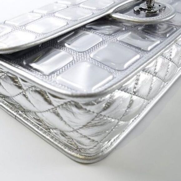 100% authentic CHANEL ice cube bag - Picture 4 of 5